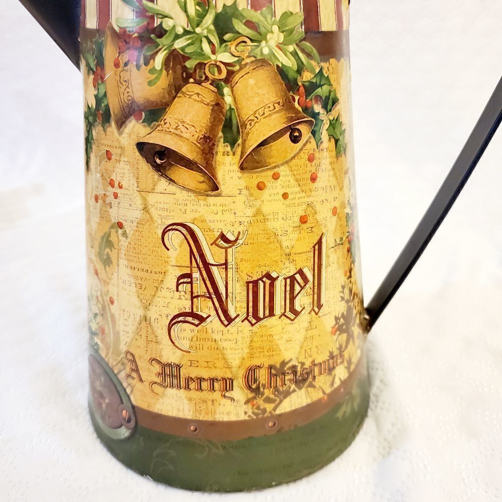Christmas Traditional Style Pitcher - Picture 5 of 7